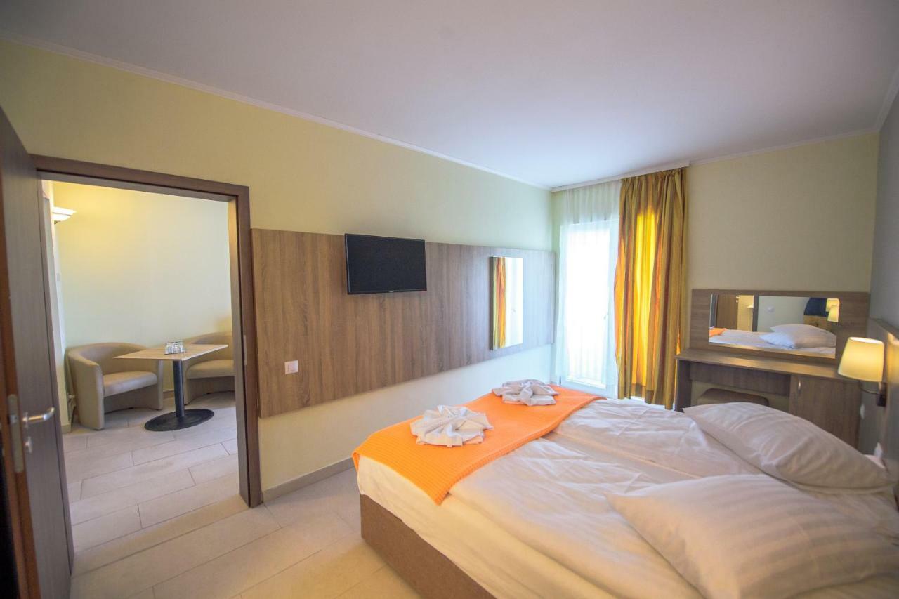 Hotel Piccadilly Mamaia Exterior foto