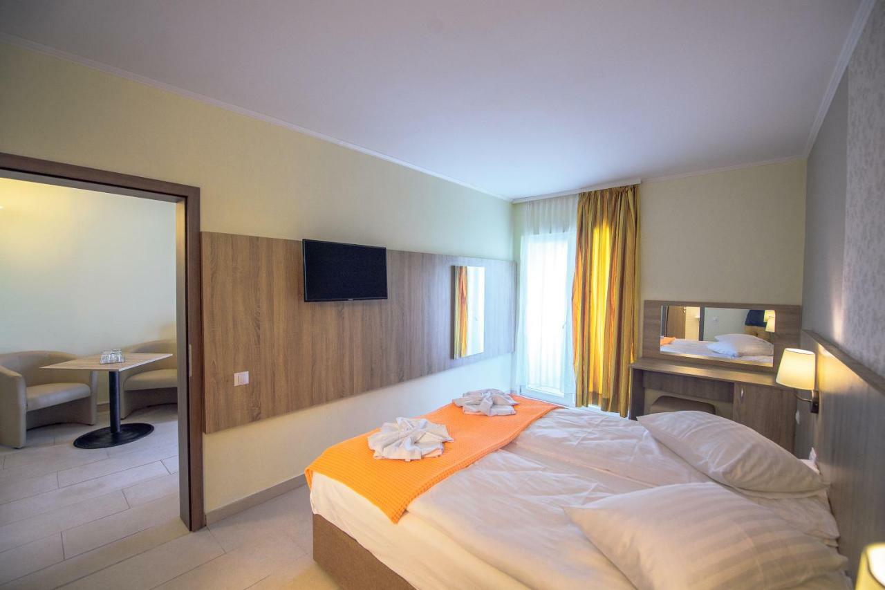 Hotel Piccadilly Mamaia Exterior foto